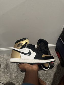 Jordan 1 Gold Toe