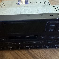 Ford Expedition/Lincoln Navigator AM/FM Radio Cassette Factory