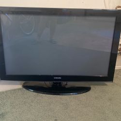 40 Inch Samsung TV MAKE OFFER 