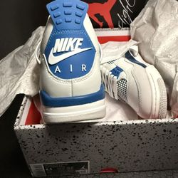 Air Jordan Retro 4 - Military Blue