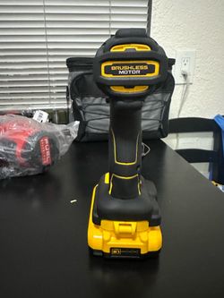 Impact driver 1/4”(6mm) DEWALT