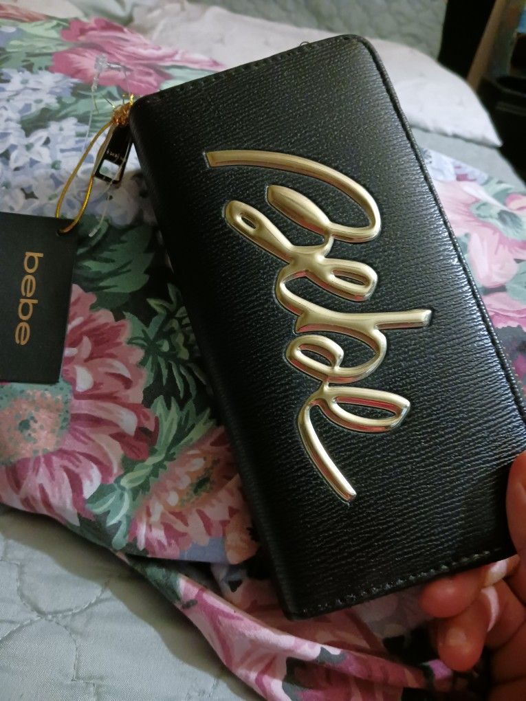 BEBE BRAND NEW WALLET .....π