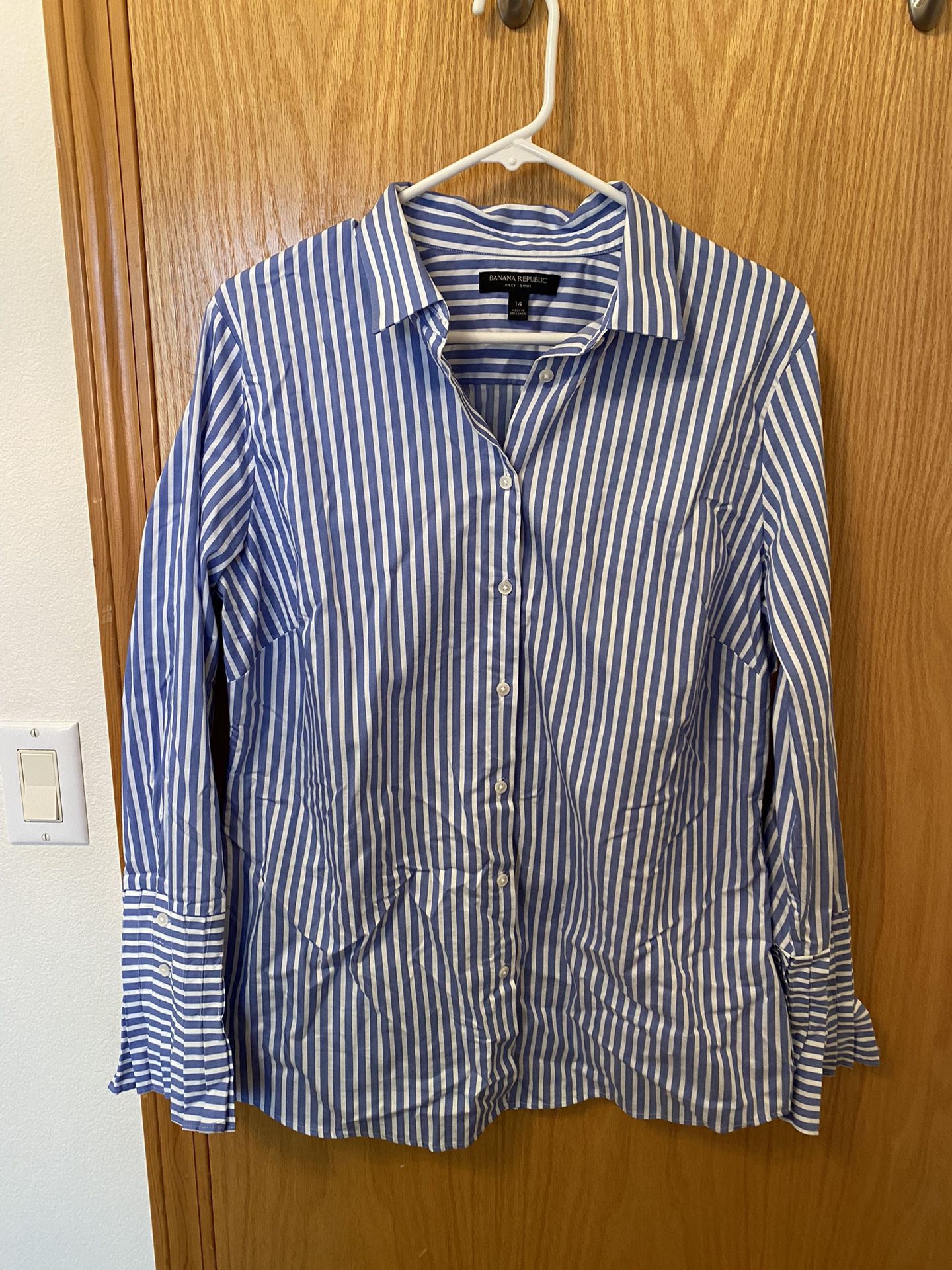 Nwot! Banana Republic size 14 blue & white striped button down shirt