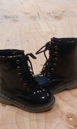 Kids boots size 6