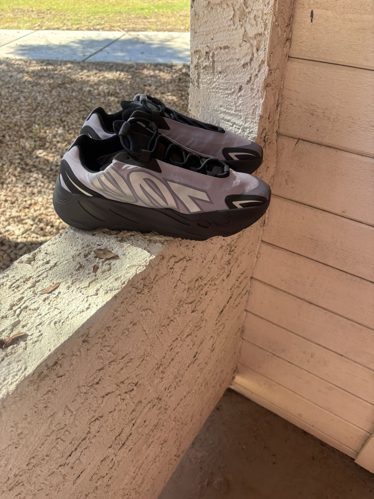 Adidas Yezzy 700 MNVN Size 10