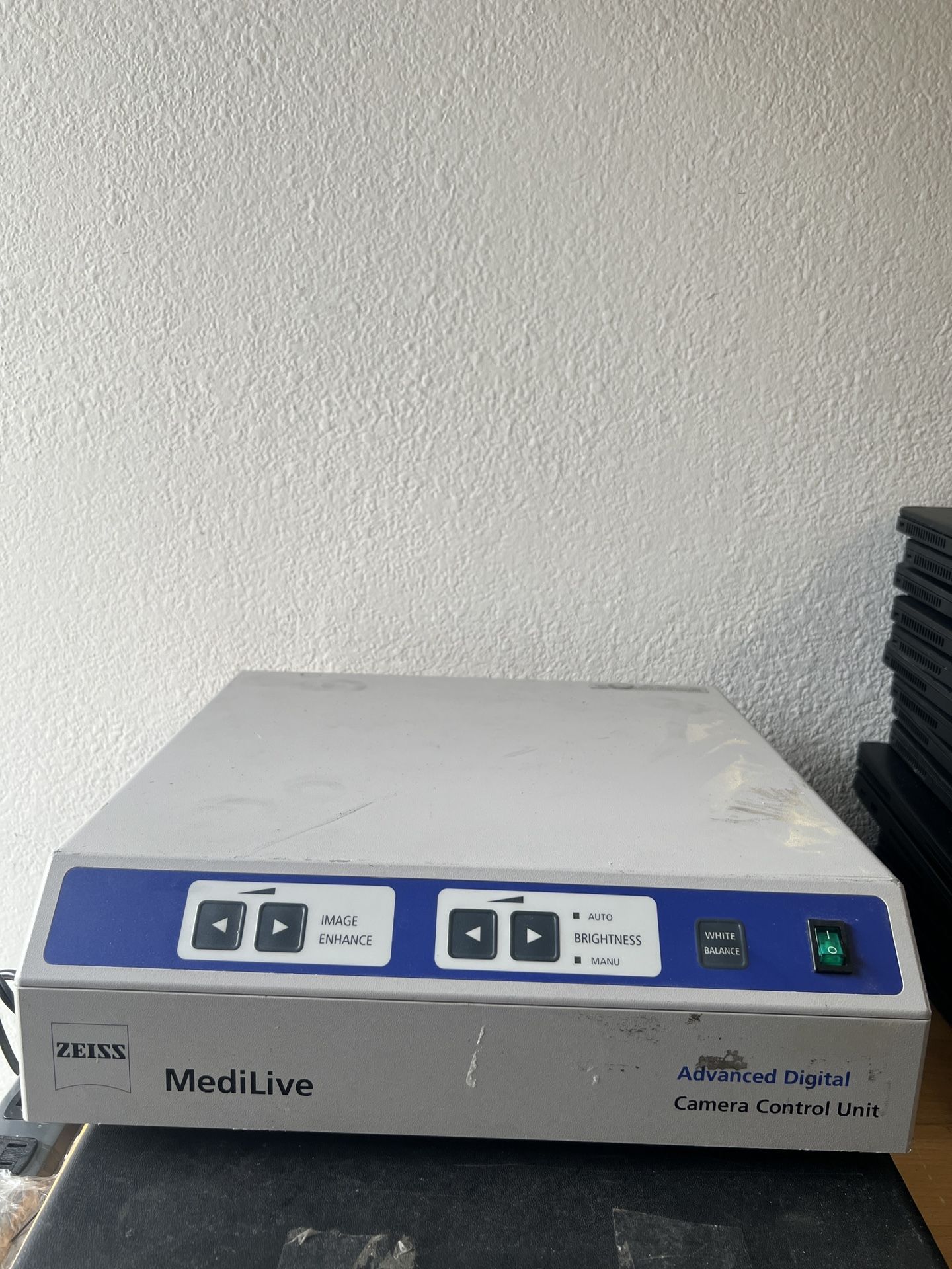 Carl Zeiss meds Live 3CCD Mono NTSC Advanced Digital Camera Control Unit With Power Cord