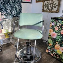 AGS Hairstyling Chair 
