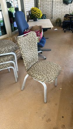 4 beautiful excellent condition chairs/thick cushions chrome legs