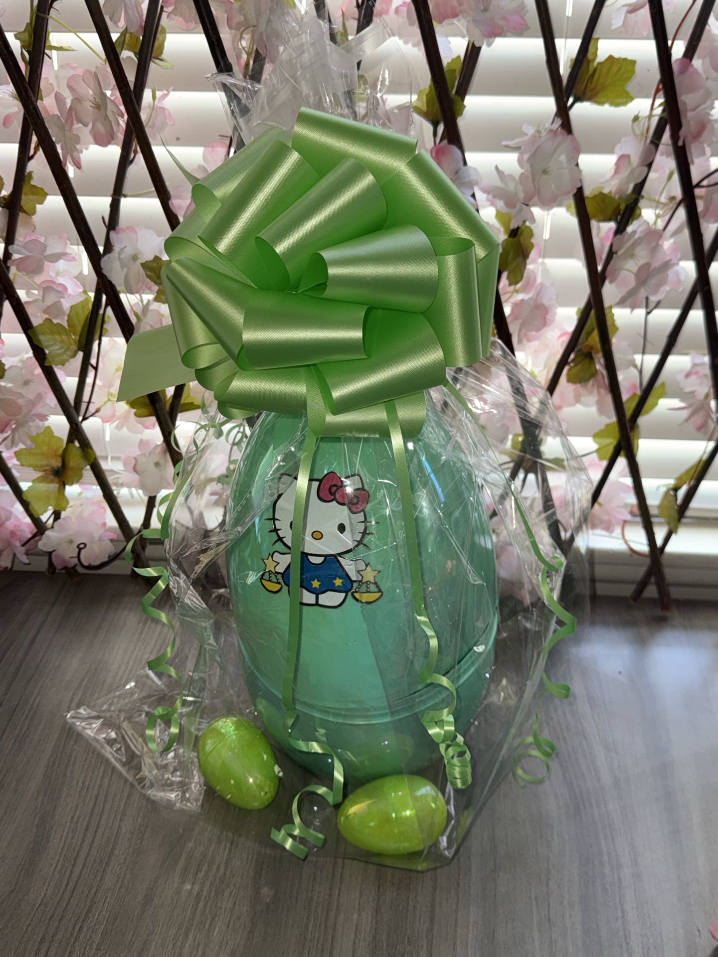 Hello Kitty, Easter basket