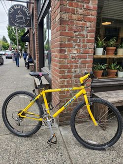 Vintage 90s Giant ATX 760 Yellow 17 in City Campus Gravel Trail Bike Bicycle Competition Yellow 17 in 1(contact info removed)