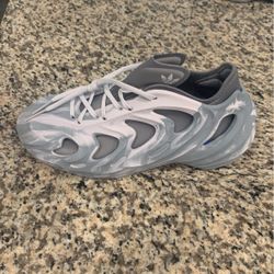 adiFOM Q 'Dash Grey'