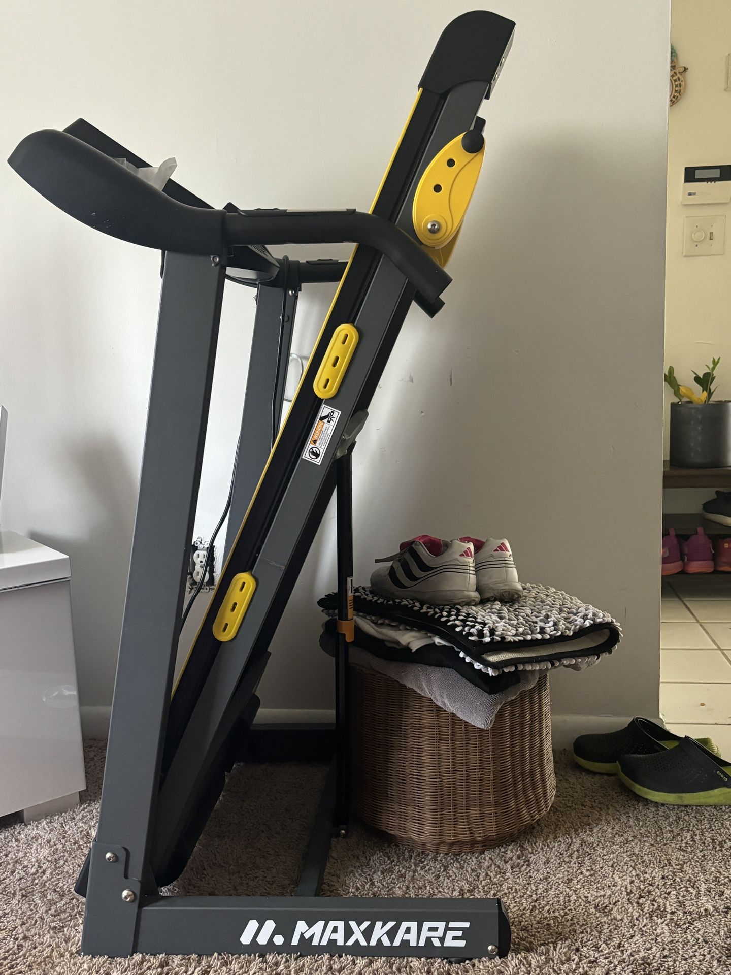 MaxKare Treadmill with Incline Electric Motorized Running Machine with 17 Belt 220lbs Max. Weight with 15 Preset Programs Perfect for Home for Sale in Miami FL OfferUp