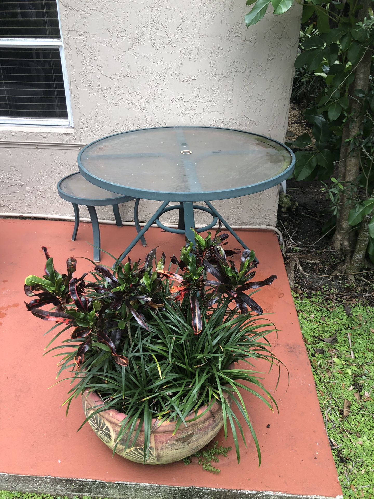 Patio Dining & End Table / No Chairs 