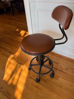 Adjustable artist chair, barely used Adjustable artist chair, barely used