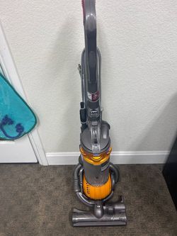 Dyson DC25 vacuum w/ a couple attachments