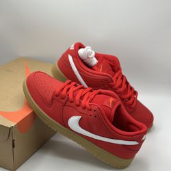 Nike SB Dunk Low Red Gum