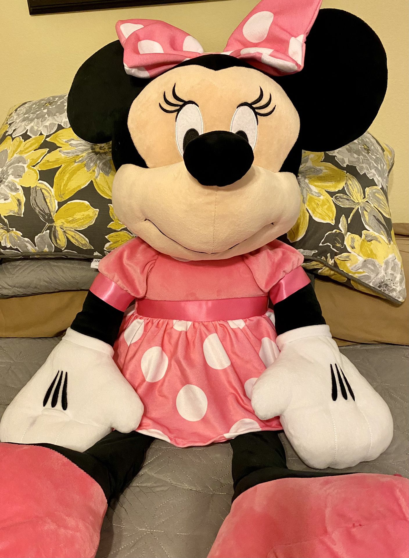 Giant Minnie Mouse