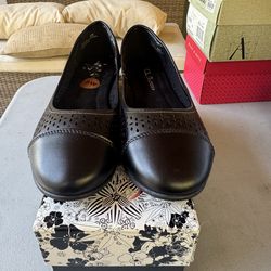 CZ by Kenneth Jay Lane -Black Flats Size 8