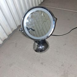Jilbare Illuminated Vanity Mirrow