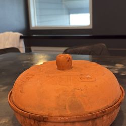 Clay baking dish