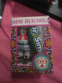 New in box .dr simi huichol keychain