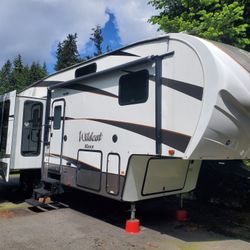 2017  Wildcat Max  5th Wheel