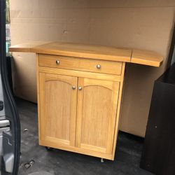 Rolling kitchen island