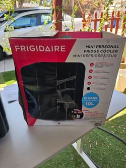 Frigidaire Mini Personal Fridge Cooler