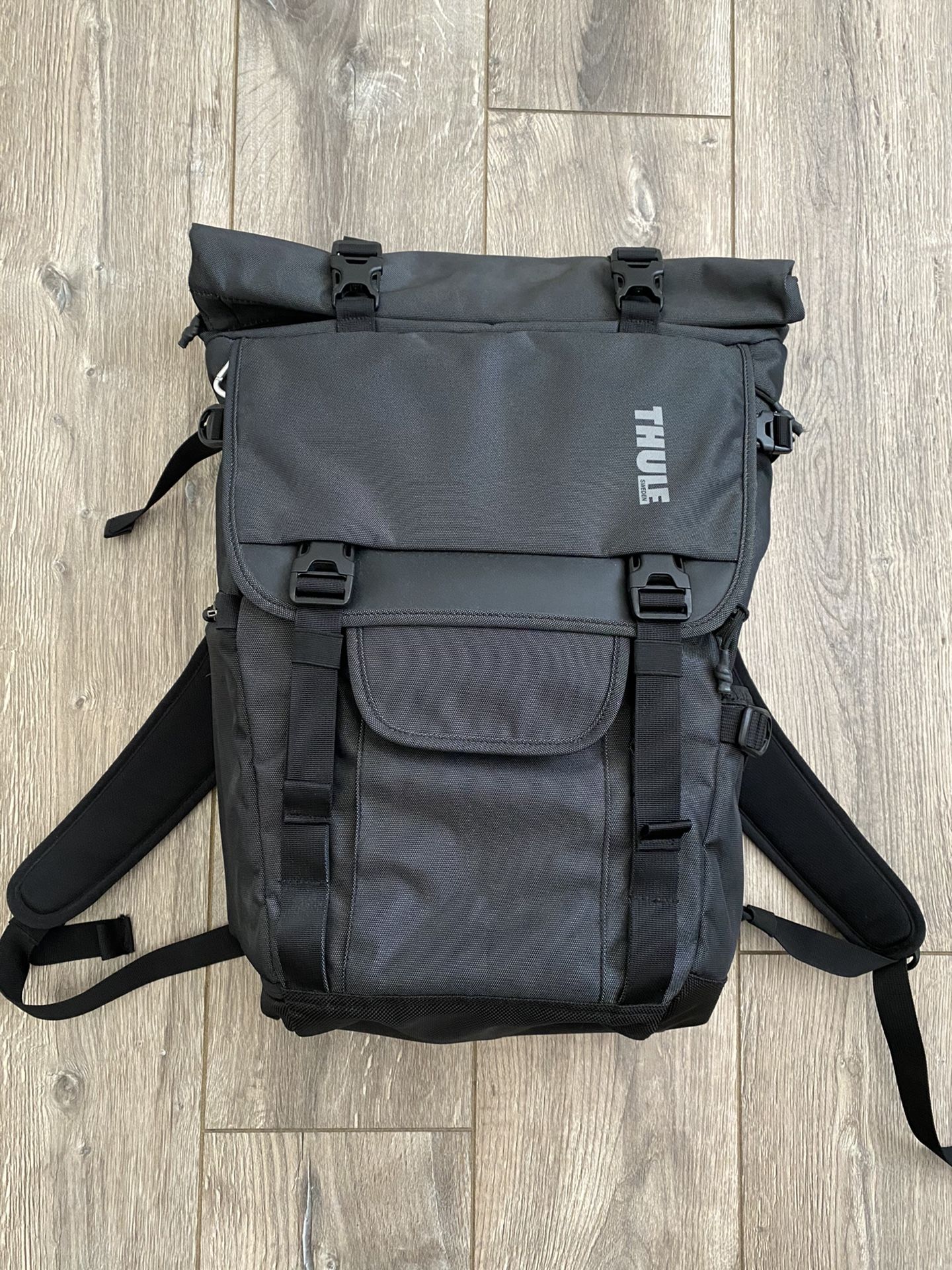 *THULE Camera/Everyday Backpack* Thule Covert DSLR Rolltop Daypack