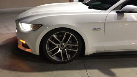 Mustang OEM premium 20 inch wheels