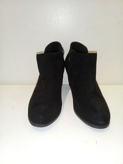 Size 6 women high heel shoes Excellent Condition