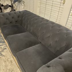 Grandin Road London Chesterfield Sofa – Charcoal Velvet