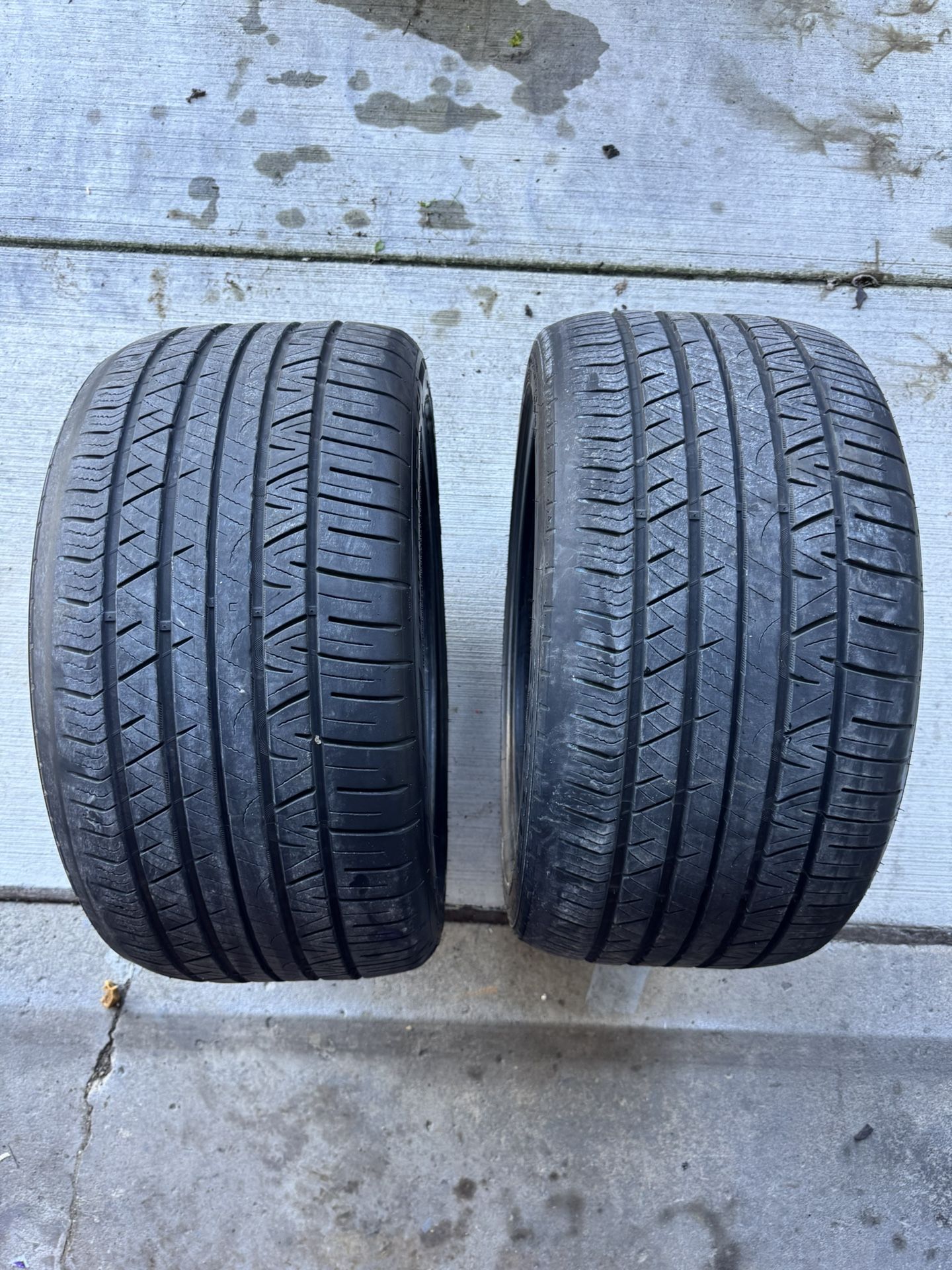 Tires 305/35/20