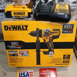 NEW DEWALT 20V BRUSHLESS 1/2 HAMMER DRILL KIT