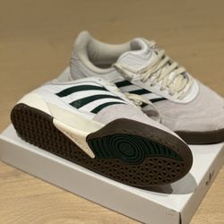 Brand new - Kith X adidas Sneakers - Size W7/M6