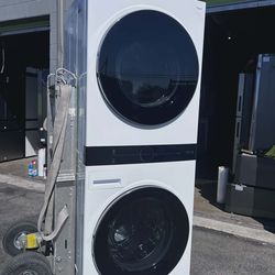 NEW !! LG THINQ WHITE 27" TOWER WASHER AND GAS DRYER STEAM