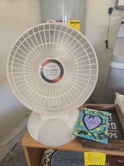 Presto HeatDish Plus Footlight Parabolic Heater