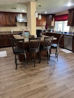 Set of 4 barstools.