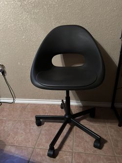 OFFICE CHAIR ADJUSTABLE HEIGHT IN GREAT CONDITION 