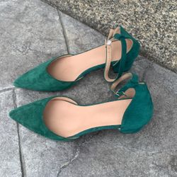 Women’s size 11 green dress shoe