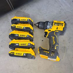 Dewalt Drill with 5 Good Batteries