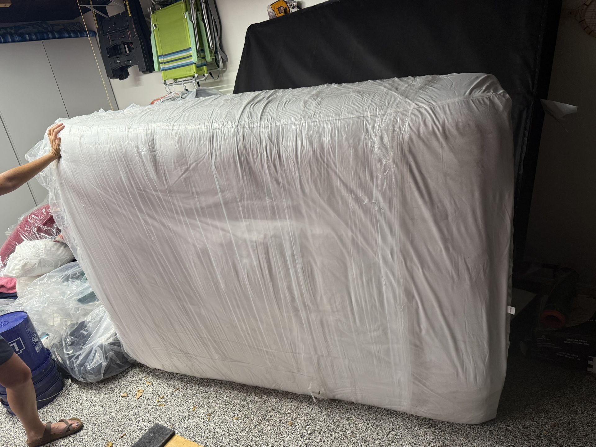 Unused Queen Sealy Posturpedic Plus Bed, Box spring And bed Frame