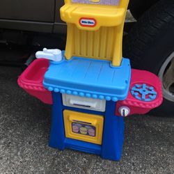 Like New Little Tykes Kids Play Kitchen With Accessory Only $25 Firm