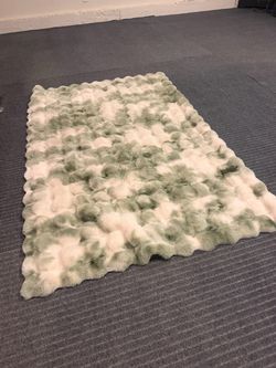 Green / white faux fur rug