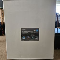 Mini Fridge (Haier)