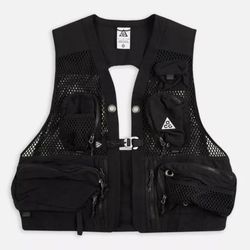 Nike ACG Hiking Vest Size Medium New.