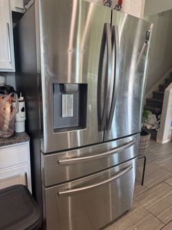 Samsung Kitchen Set (Refrigerator, stove, microwave)