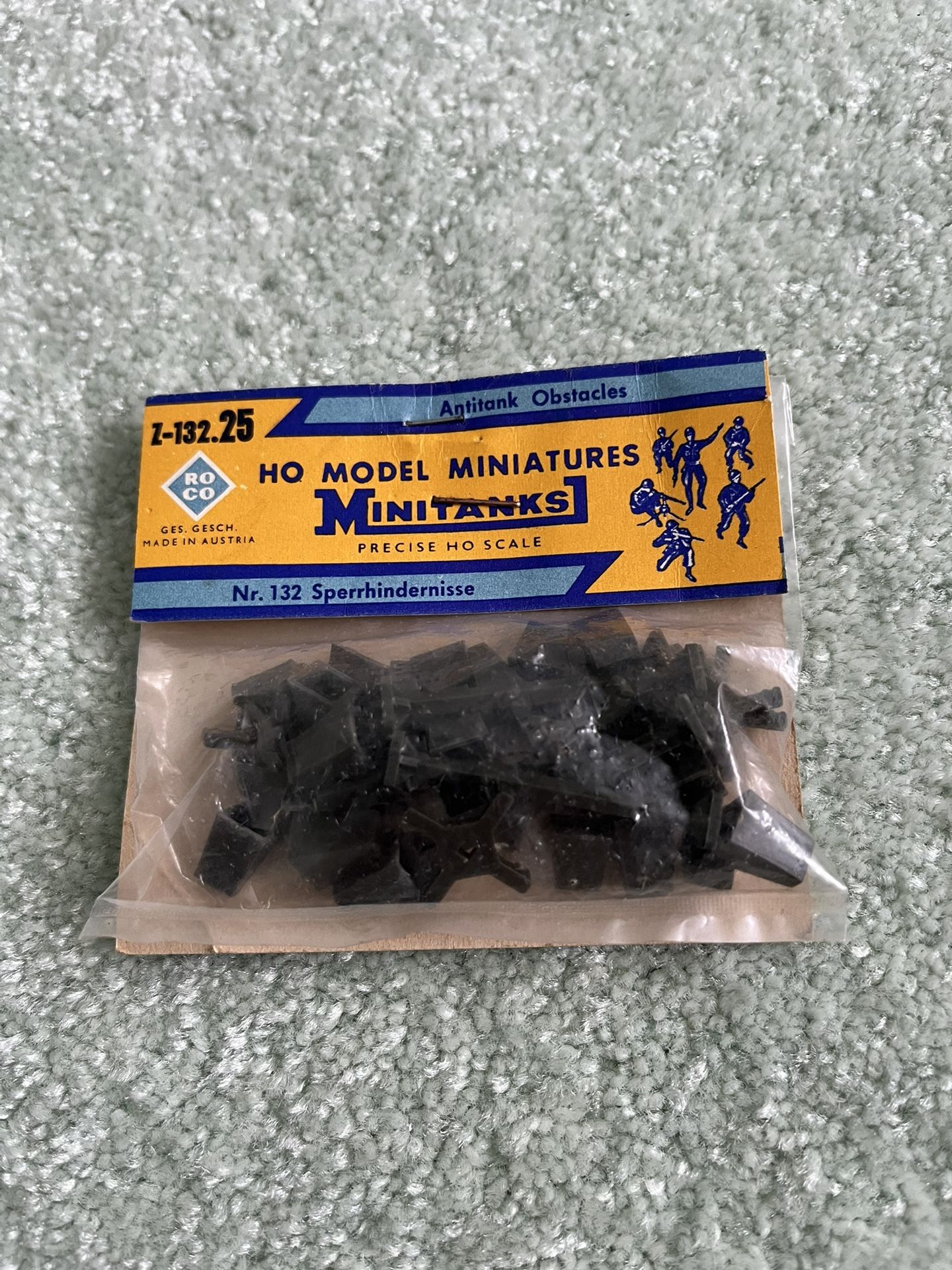 Roco HO Model Miniatures 132.25 Anti Tank Obstacles New Original Package