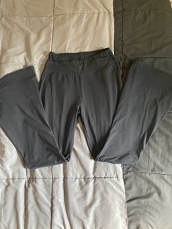 black high-waisted leggings flared
