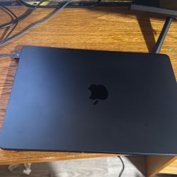 2024 Macbook air 13' M3(with charger)